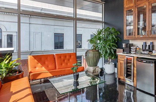 Historic District - North Ski Chalet | BLOCK Ellis Square 1br