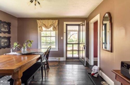Oakpark House | Bloomingdale Honeymoon Cabin w/Mountain/Barn Views