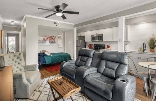 College Station Apartment | Blossom: Ground Floor, Comfy King Bed
