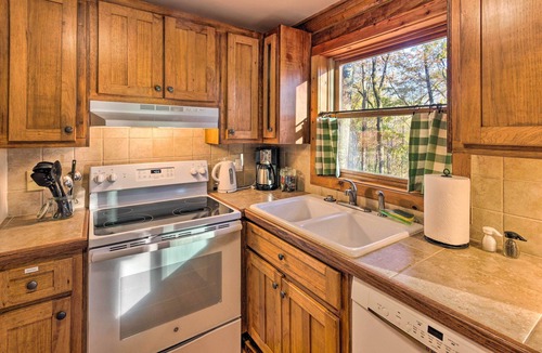 Travelers Rest Cabin | Blue Ridge Mtn Cabin Near Hiking & Biking Trails!