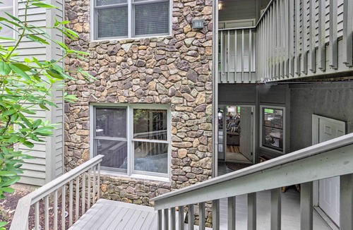 Mountain Air Apartment | Blue Ridge Mtn Views: Condo w/Furnished Balcony
