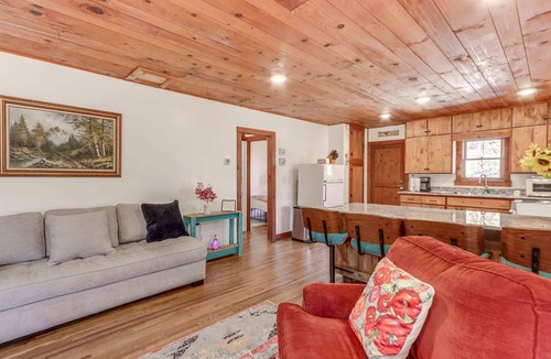 Raccoon Ridge Cabin | Blue River Charming cabin access to river, Blue Ridge.