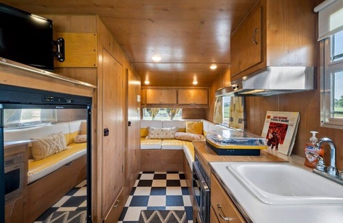 Willow City House | Blue Skies Resort | Glamping | Pool | Fireplace