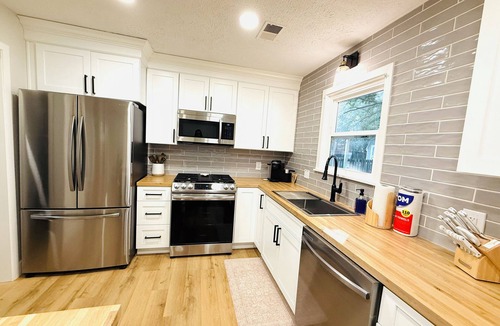 Aiken House | Bluebell Cottage - Renovated, No Checkout Instructions, Close to Downtown