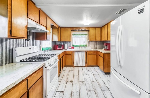 Northside House | ~Bluebird Bungalow Sleeps 8 Country Hideaway~