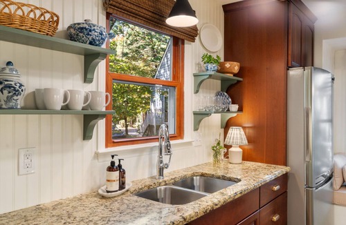 Northwest Raleigh House | Bluebird Cottage - Quiet and Private 3BR/3BA Home for Extended Stays - Raleigh