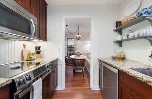 Northwest Raleigh House | Bluebird Cottage - Quiet and Private 3BR/3BA Home for Extended Stays - Raleigh