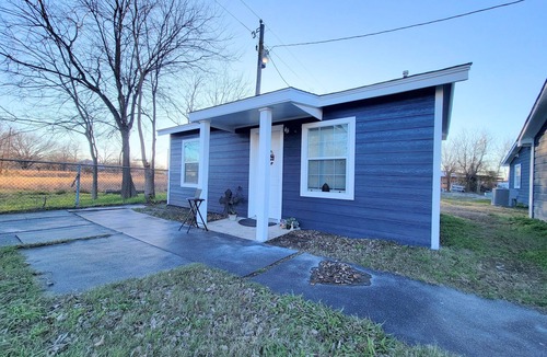 West Tawakoni Apartment | Bluebonnet Cottages by the lake - Cabin 5