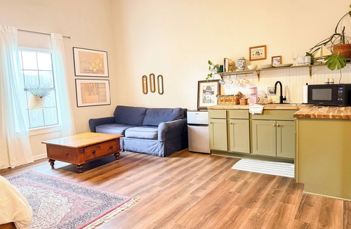 McGregor Cottage | Bluebonnet Cottage Waco Near Baylor + Magnolia