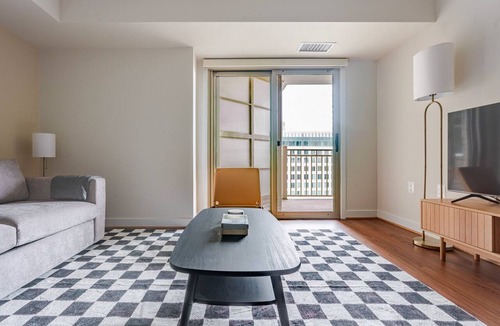 Ballston Apartment | Blueground | Ballston, fitness center, nr Arlington Cemetery