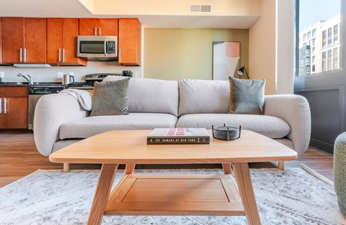 Mount Vernon Triangle Apartment | Blueground | Mount Vernon Triangle, pool, nr National Gallery of Art