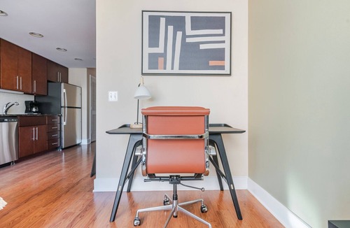 Mount Vernon Triangle Apartment | Blueground | Mount Vernon Triangle, pool, nr National Mall