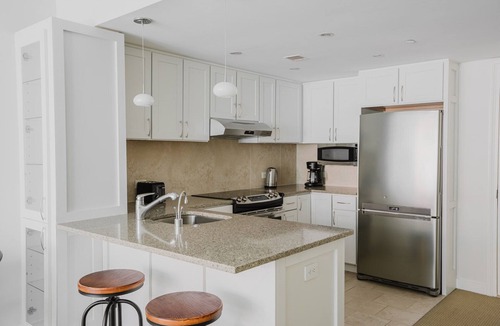 Penn Quarter Apartment | Blueground | Penn Quarter, pool & w/d, nr museums