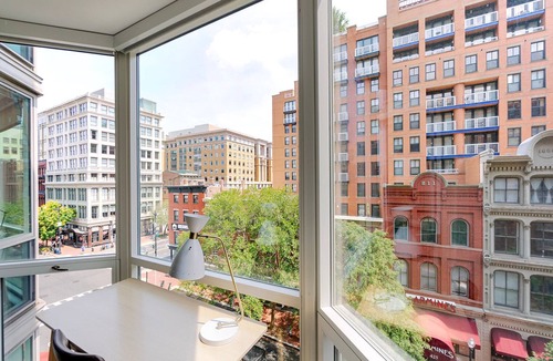Penn Quarter Apartment | Blueground | Penn Quarter, pool, nr National Gallery