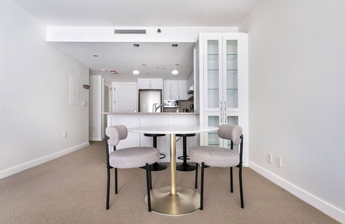 Penn Quarter Apartment | Blueground | Penn Quarter, pool, nr National Gallery