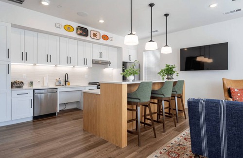 Scofield Farms Apartment | Blueground | Scofield Farms, pool, nr Walnut Creek