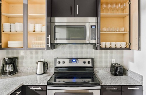Woodmont Triangle Apartment | Blueground | Woodmont Triangle, pool, nr Cabin John Park