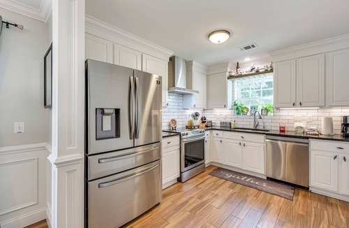 Bluffton Cottage | Bluffton Getaway w/Fenced Yard: 7 Mi to Beach!