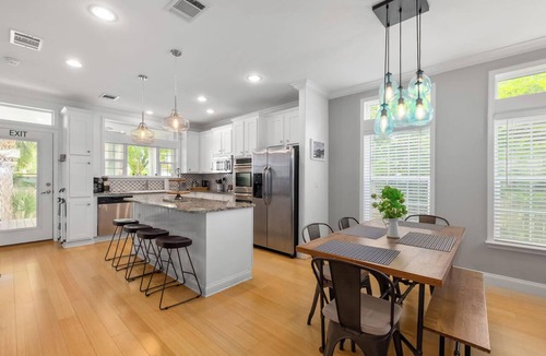 Lincolnville House | Boatyard Oasis | Pool | Mins to DNTN l Dogs OK