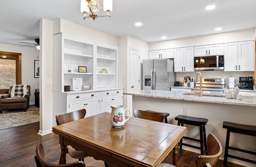 Zirconia House | Bobs Creek Retreat, Hikers and Bikers Delight