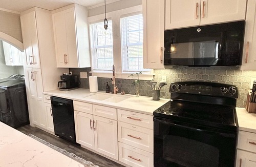 Fort Mill House | Boho Bungalow - 4 King Beds - Heart of Fort Mill