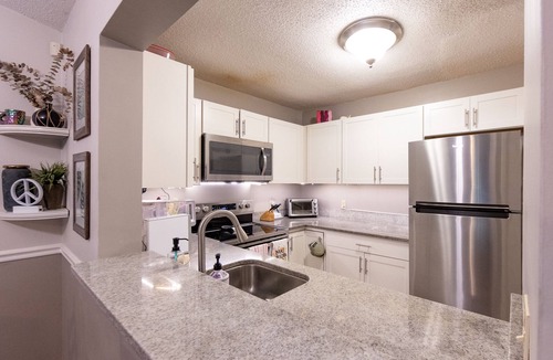 Dolphin's Cove House | Boho-Style 2 Bed 2 Bath - 5 Mins From The Beach - Fenced In Yard - Pet Friendly