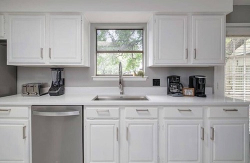 Indian Oaks House | `Boni and Blithe` - Pet-Friendly! Centrally Located! Fenced in Yard!