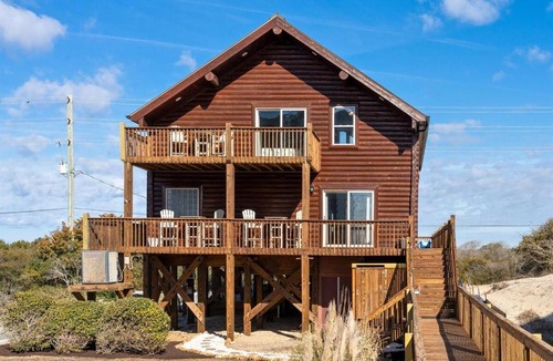 North Topsail Beach Apartment | Boomerang- Oceanfront Log Cabin in North Topsail