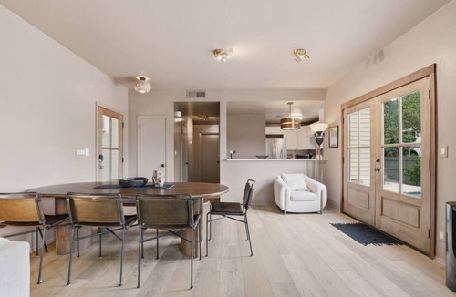 Bouldin House | Bouldin 6 bedroom with heated pool
