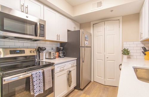 North Arlington Apartment | Boulevard Stays - Arlington