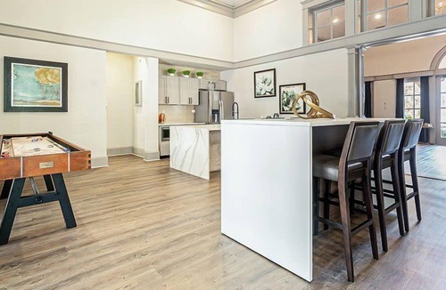 North Arlington Apartment | Boulevard Stays - Arlington