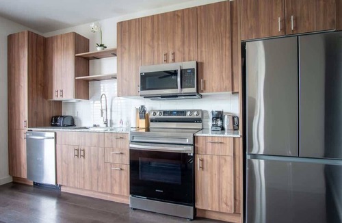 Dallas Apartment | Boulevard Stays Comfortable 1BR Suite w Pool, Parking, Gym 04