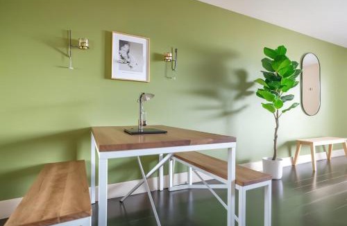 Riverside Apartment | Boulevard Stays Relaxed 1BR King Suite Near Downtown Pool & Gym Access