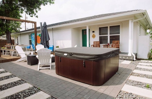 Austin Ave. House | Boutique Hotel Suite ~ minutes from Magnolia + BU