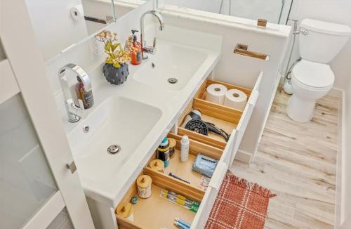 St. Edwards Apartment | Boutique Loft in Austin WiFi Parking Pets
