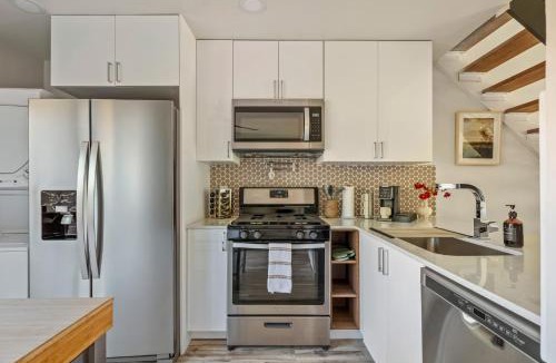 St. Edwards Apartment | Boutique Loft in Austin WiFi Parking Pets