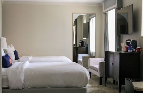 Charlotte Center City Hotel | Boutique-Style Hotel Room Near Charlotte Convention Center and City Attractions
