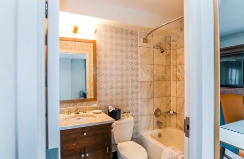 Charlotte Center City Hotel | Boutique-Style Hotel Room Near Charlotte Convention Center and City Attractions