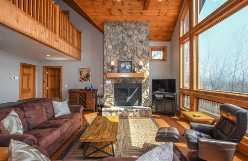 McHenry House | Braeside Six-Bedroom Holiday Home
