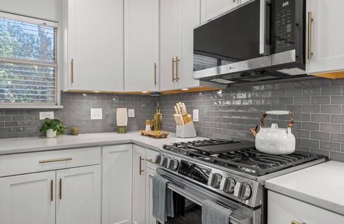 Chestnut House | Brand new 3 bedroom designer home close to downtown/walk to Fun/Pets/EV