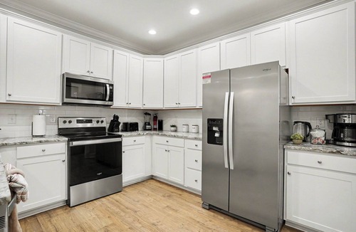 Crescent Beach House | Brand NEW Heatable PRIVATE Pool| Mini-Golf |Hot Tub| Steps2Beach| Ground Floor Suite, Perfect for Families, Close to Everything in NMB!