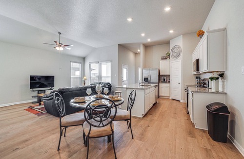 Castroville Cottage | Brand New Home Near Seaworld-lackland-riverwalk!