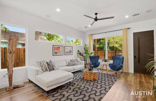 East Cesar Chavez House | Brand New Luxurious Property and Huge Outdoor Space