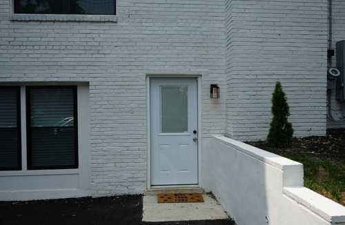 Washington Apartment | Brand New Modern Apartment with Parking