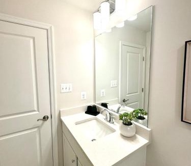 Upper Marlboro House | Brand New Rooftop Luxe 4BR 5BA 15 Min to DC MGM