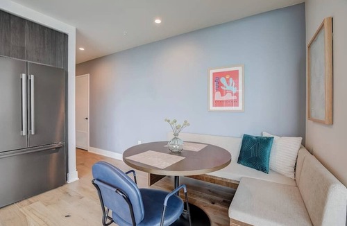 Rainey Street Historic District Condo | Brand-new skyline-view condo with rooftop pool, balcony, firepit, & fitness room