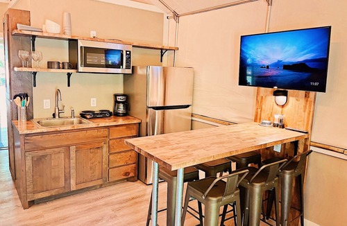 Sutherland Springs Cabin | Brand new waterfront Cabin with many amenities: Pool, hot tub & kayaking. - RC3