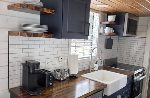 Liberty Hill Cabin | Brazos Cabin - Cozy 1-bedroom cabin in a quite resort near Liberty Hill