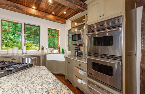 Lake Toxaway House | Breath in the mountains and play or rest by the lake