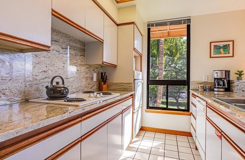 Waikoloa Condo | Breathtaking Mountain Views Beach Walk Condo w/Marble Bath